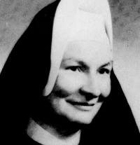 Foto retrato da Irmã Mary Kenneth Keller em escala preto e branco de cor
