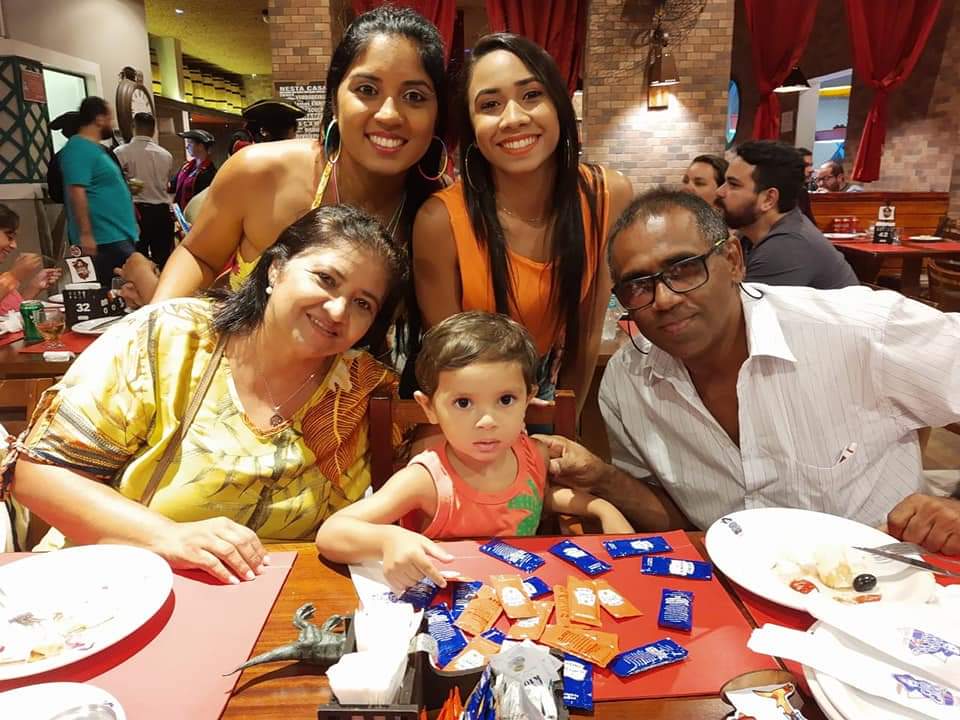  Familia em festa de anivesario