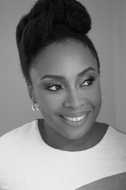 Foto da escritora Chimamanda Ngozi Adichie