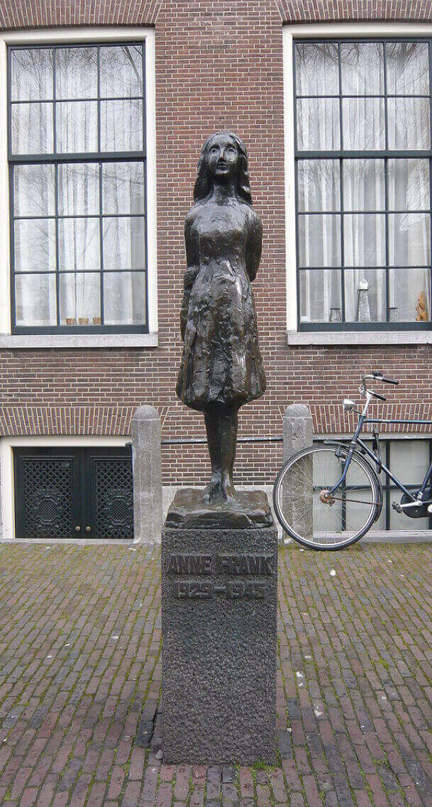 estátua de Anne Frank